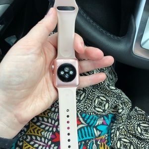 Series 1 - 38 mm Apple Watch (Rose Gold)